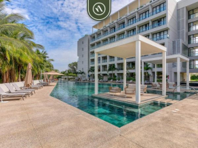 Luxury Condo with Canal View - Near Beach